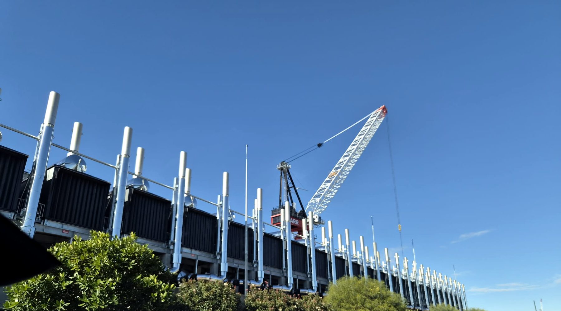 Generator flues on a data centre build