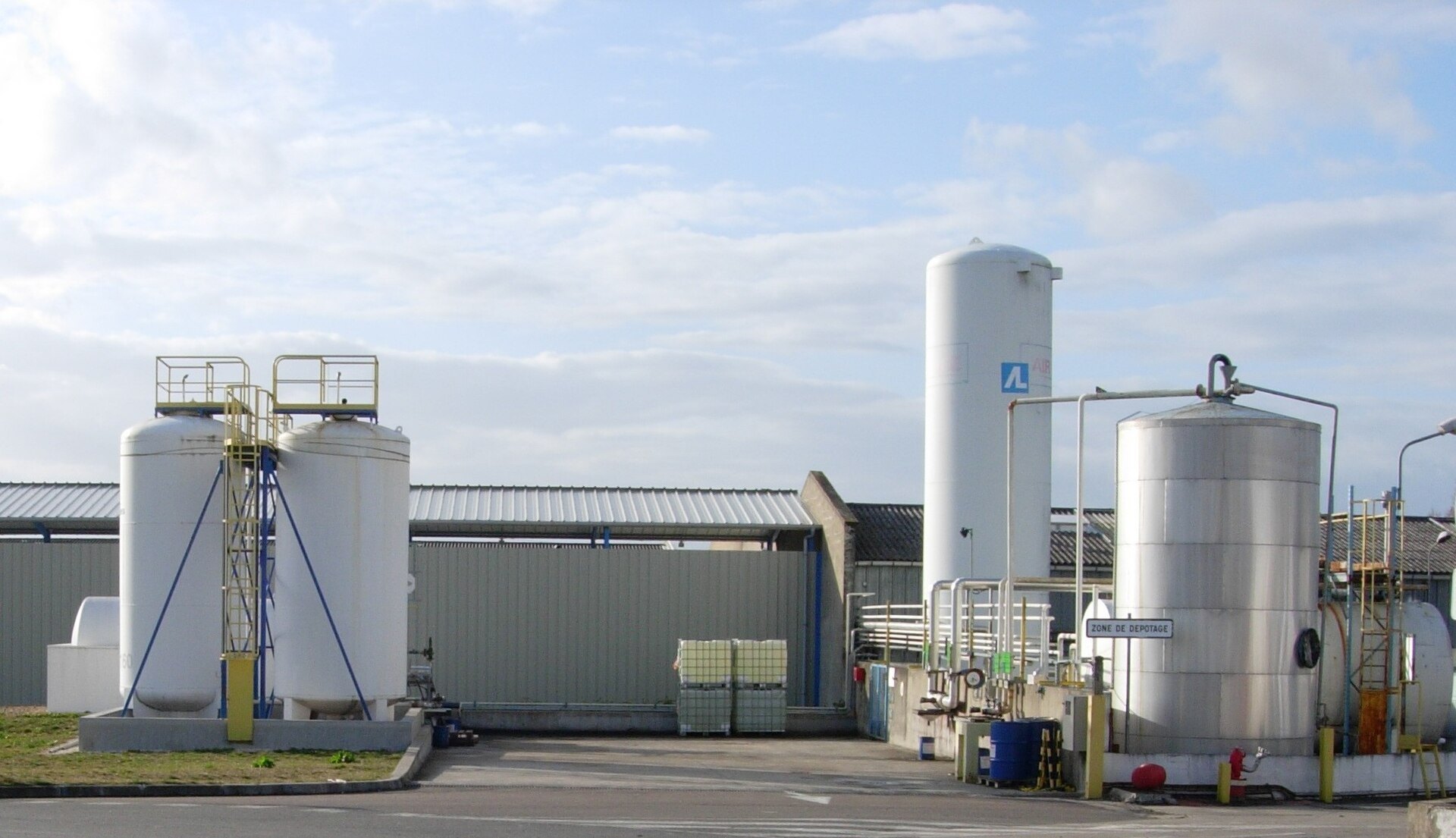 Bulk storage tanks